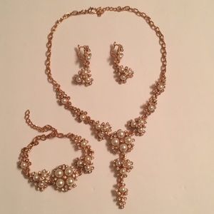 Rosegold toned with pearl rhinestone necklace set